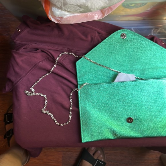 Turquoise green purse with chane hold - Picture 4 of 4